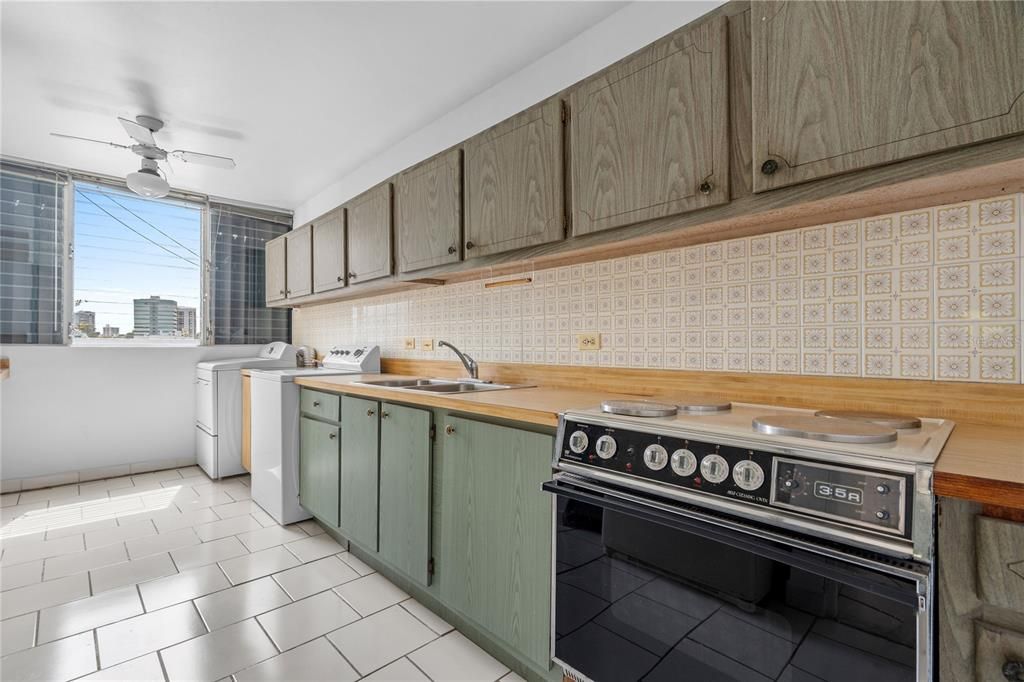 For Sale: $750,000 (2 beds, 2 baths, 1351 Square Feet)