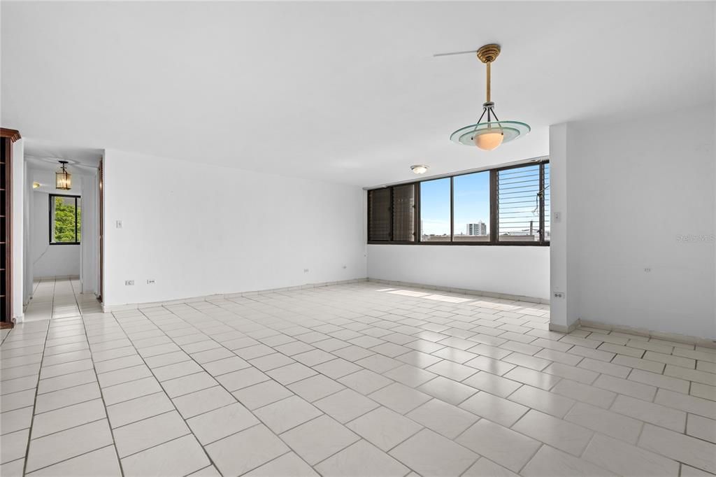 For Sale: $750,000 (2 beds, 2 baths, 1351 Square Feet)