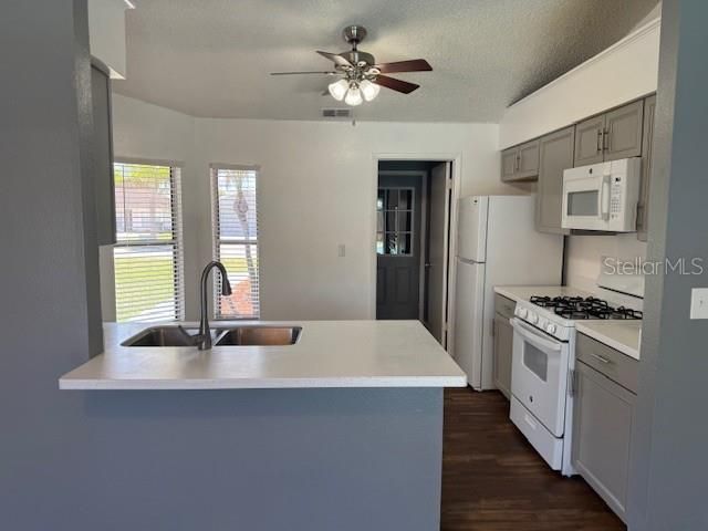 Active With Contract: $284,900 (3 beds, 2 baths, 1143 Square Feet)