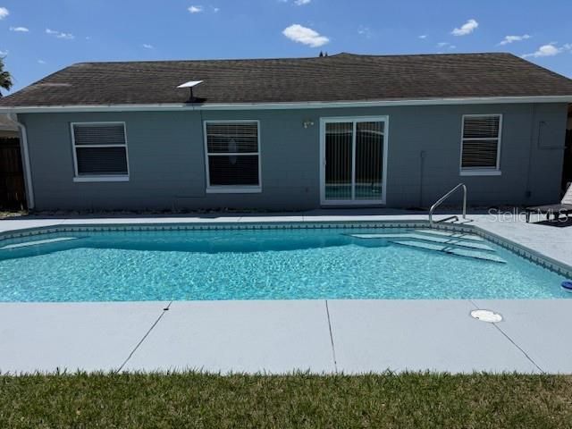 Active With Contract: $284,900 (3 beds, 2 baths, 1143 Square Feet)