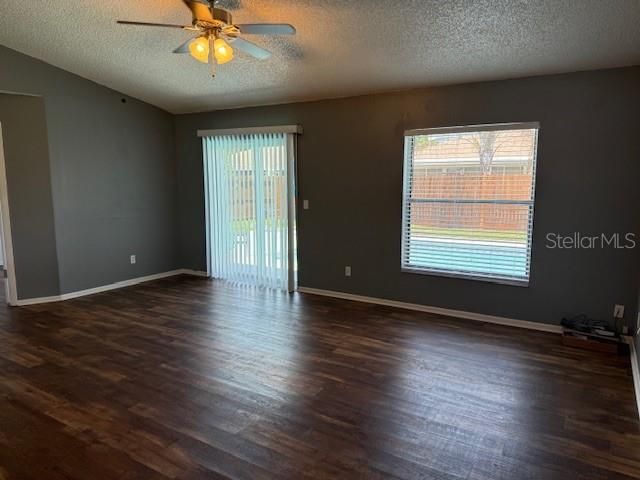 Active With Contract: $284,900 (3 beds, 2 baths, 1143 Square Feet)