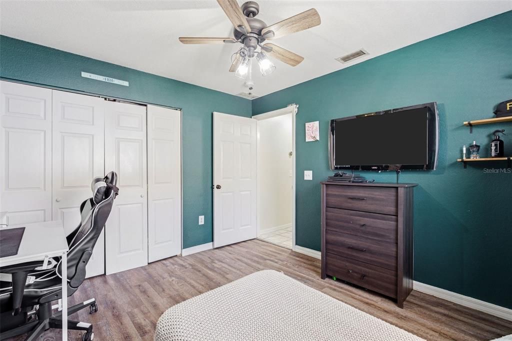 Active With Contract: $265,000 (3 beds, 2 baths, 1487 Square Feet)