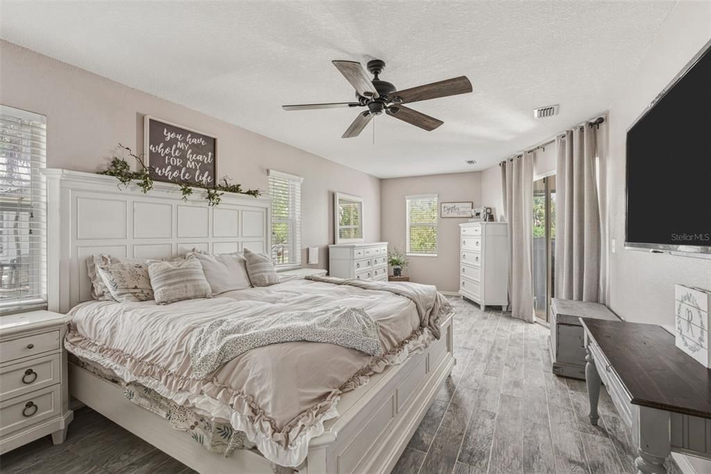 Active With Contract: $265,000 (3 beds, 2 baths, 1487 Square Feet)