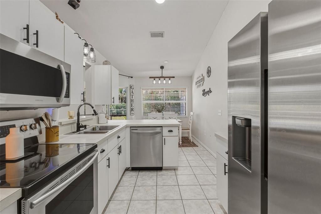Active With Contract: $265,000 (3 beds, 2 baths, 1487 Square Feet)
