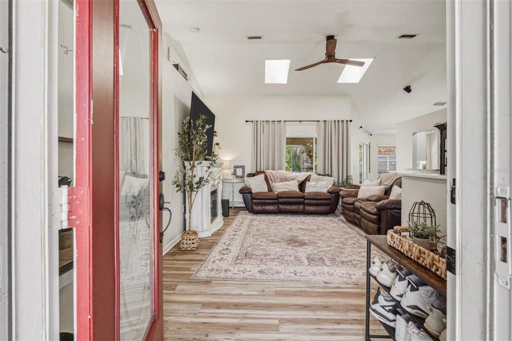 Active With Contract: $265,000 (3 beds, 2 baths, 1487 Square Feet)