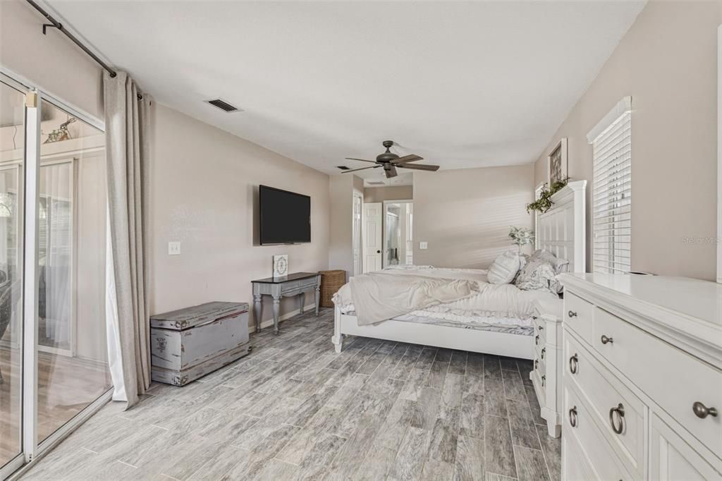 Active With Contract: $265,000 (3 beds, 2 baths, 1487 Square Feet)