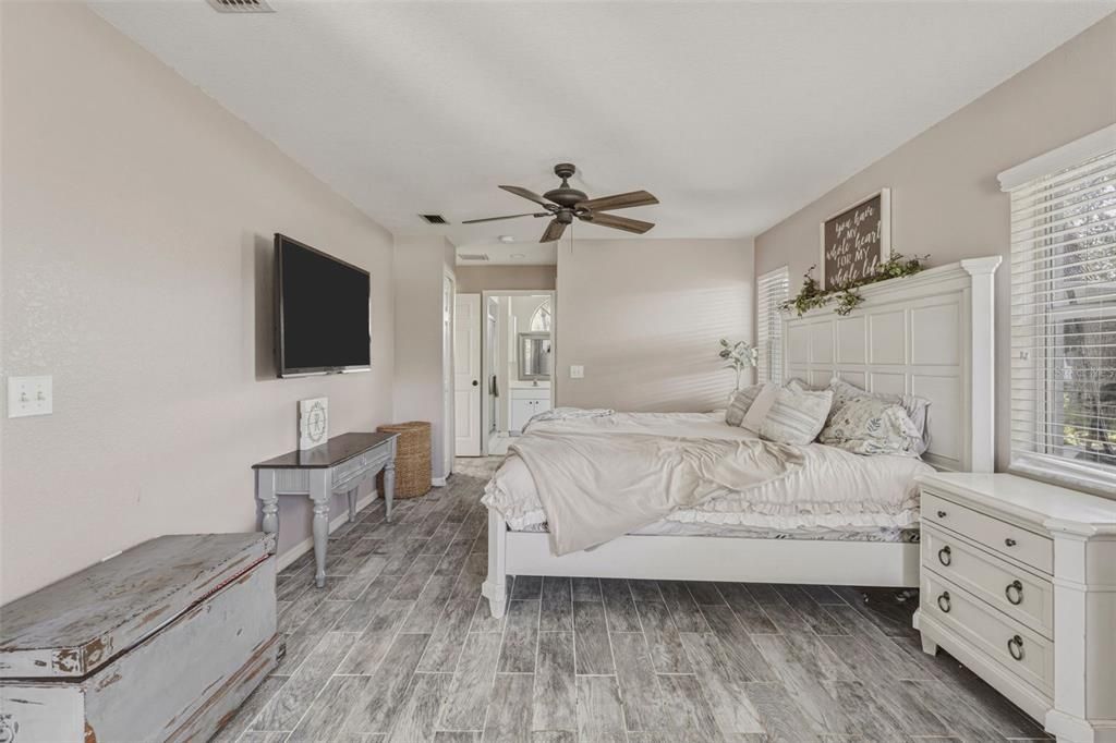 Active With Contract: $265,000 (3 beds, 2 baths, 1487 Square Feet)