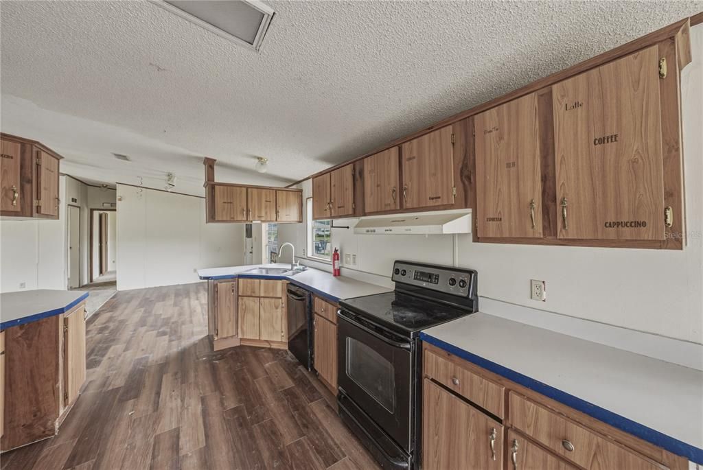Active With Contract: $150,000 (3 beds, 2 baths, 1404 Square Feet)