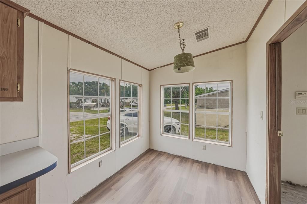 Active With Contract: $150,000 (3 beds, 2 baths, 1404 Square Feet)