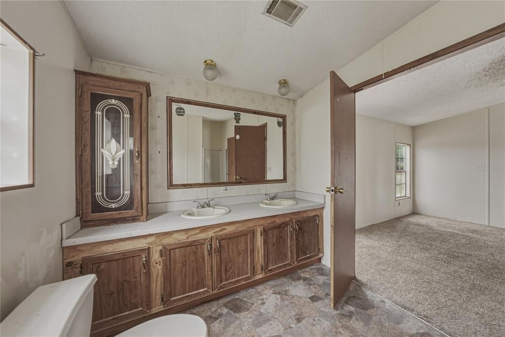 Active With Contract: $150,000 (3 beds, 2 baths, 1404 Square Feet)