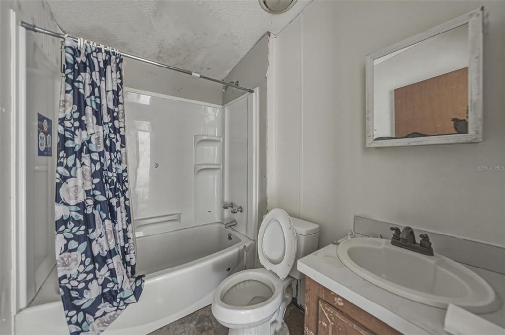 Active With Contract: $150,000 (3 beds, 2 baths, 1404 Square Feet)