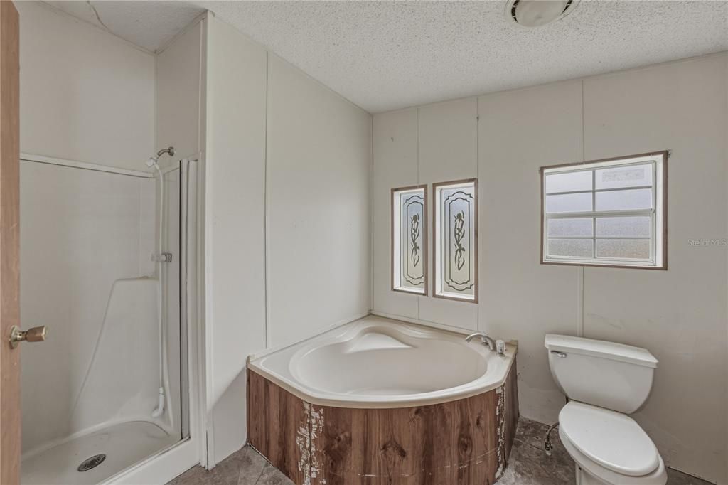 Active With Contract: $150,000 (3 beds, 2 baths, 1404 Square Feet)