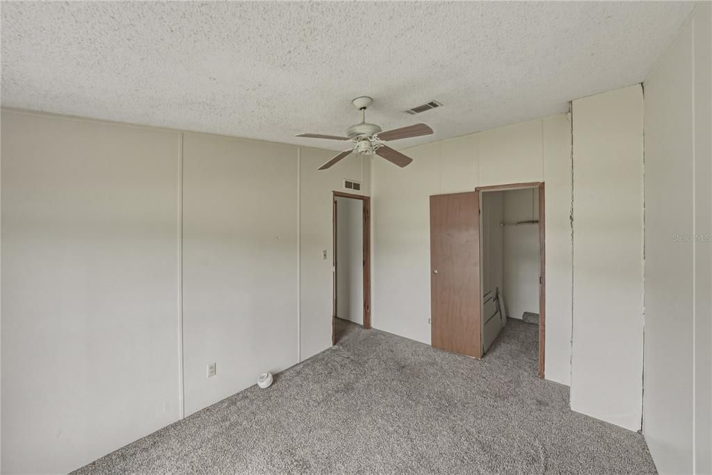 Active With Contract: $150,000 (3 beds, 2 baths, 1404 Square Feet)