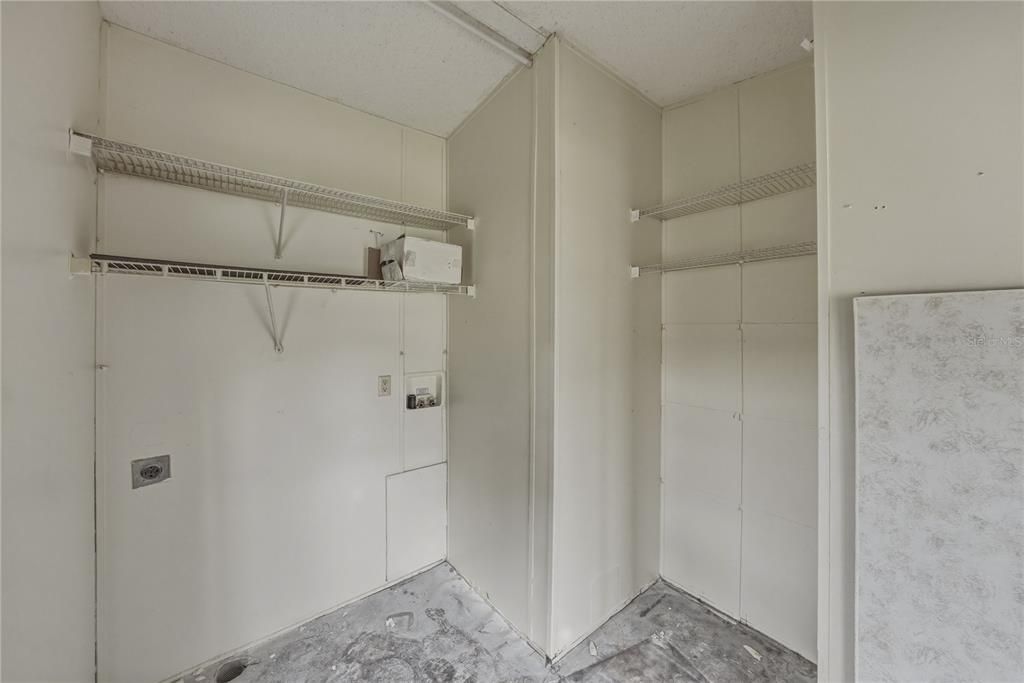 Active With Contract: $150,000 (3 beds, 2 baths, 1404 Square Feet)