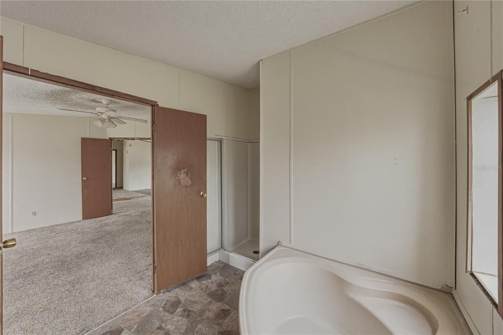 Active With Contract: $150,000 (3 beds, 2 baths, 1404 Square Feet)