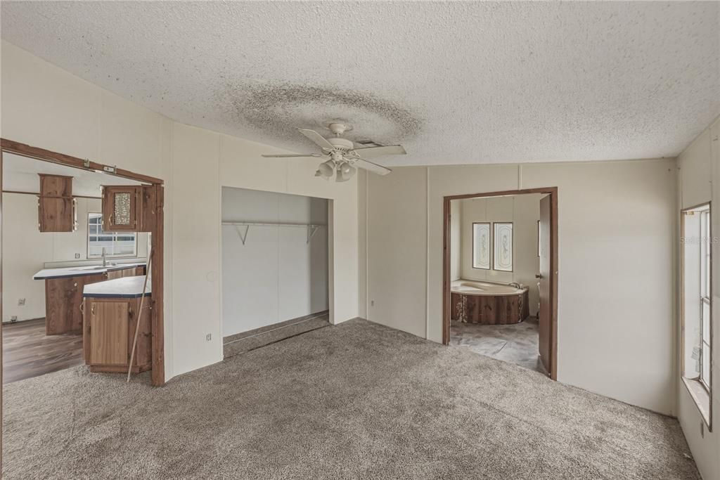 Active With Contract: $150,000 (3 beds, 2 baths, 1404 Square Feet)