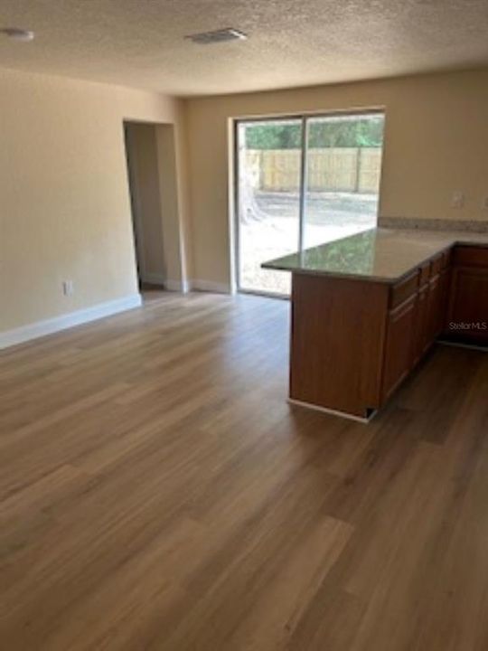 For Sale: $235,000 (3 beds, 2 baths, 1252 Square Feet)