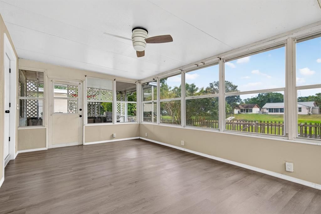 En Venta: $299,999 (3 camas, 2 baños, 1711 Pies cuadrados)