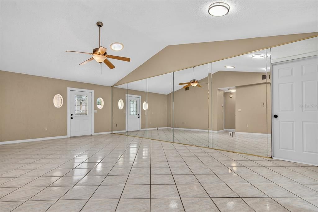 En Venta: $299,999 (3 camas, 2 baños, 1711 Pies cuadrados)
