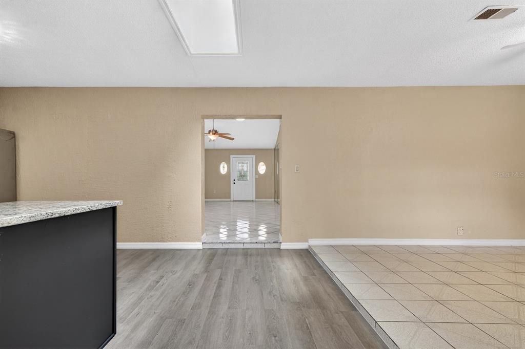 En Venta: $299,999 (3 camas, 2 baños, 1711 Pies cuadrados)