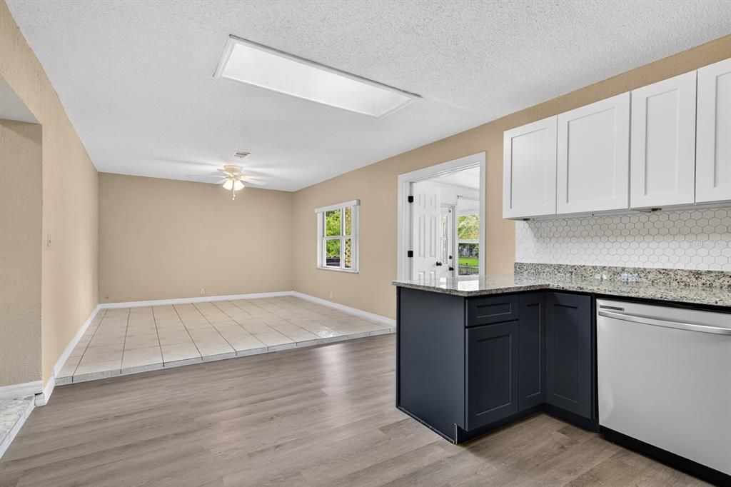 En Venta: $299,999 (3 camas, 2 baños, 1711 Pies cuadrados)