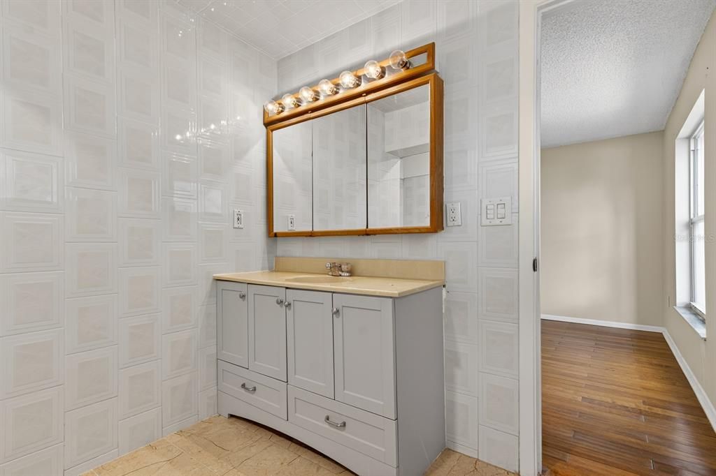 En Venta: $299,999 (3 camas, 2 baños, 1711 Pies cuadrados)