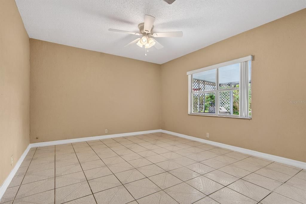 En Venta: $299,999 (3 camas, 2 baños, 1711 Pies cuadrados)