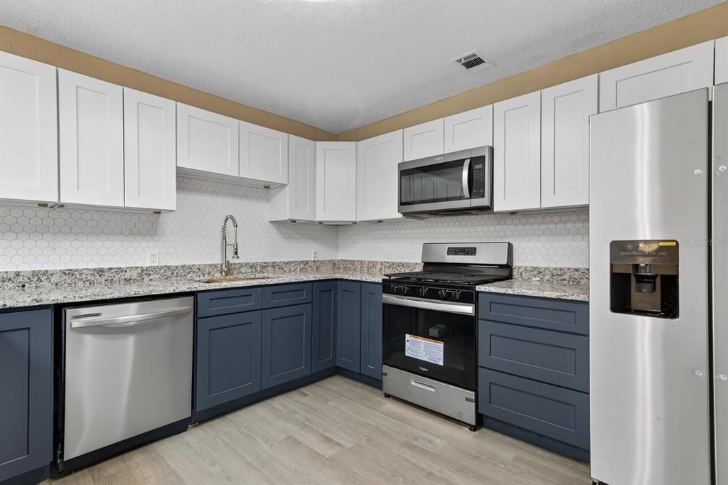 En Venta: $299,999 (3 camas, 2 baños, 1711 Pies cuadrados)
