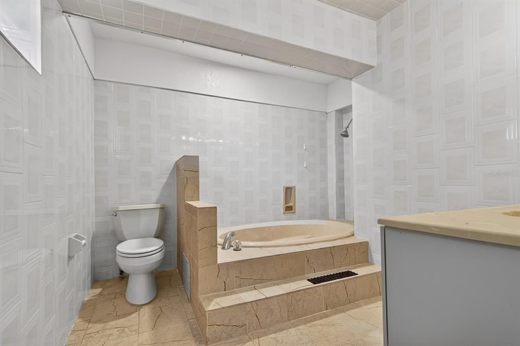 En Venta: $299,999 (3 camas, 2 baños, 1711 Pies cuadrados)