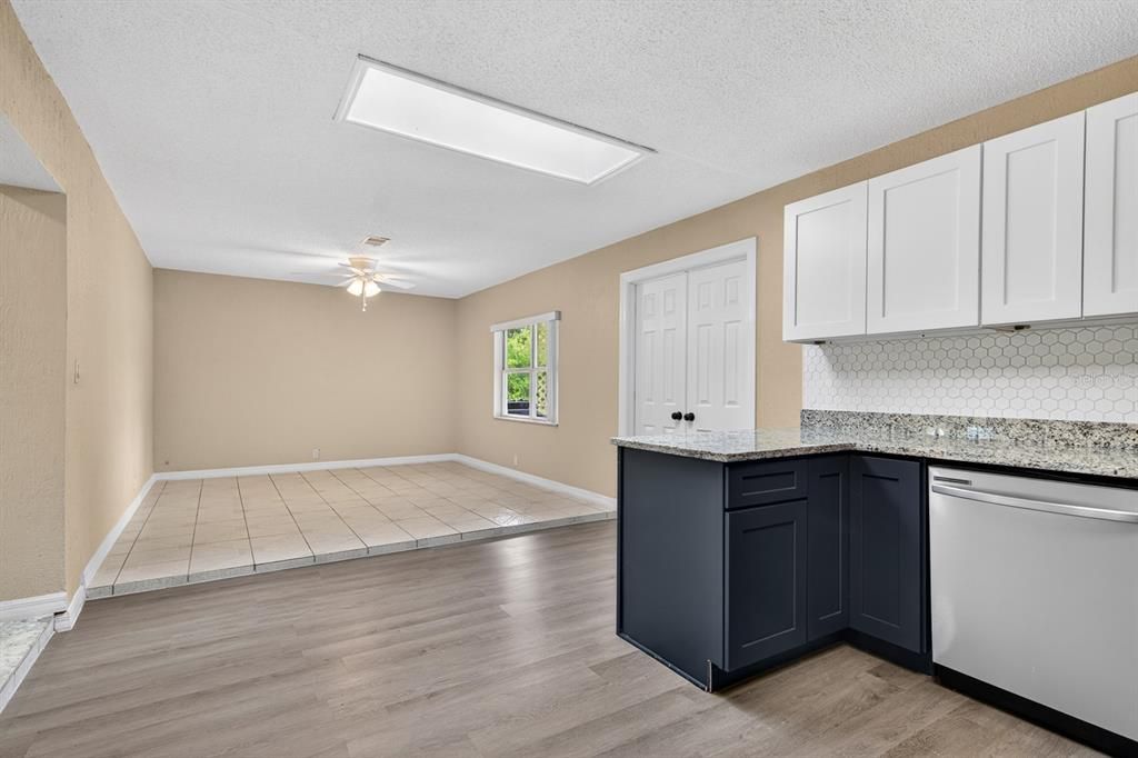 En Venta: $299,999 (3 camas, 2 baños, 1711 Pies cuadrados)
