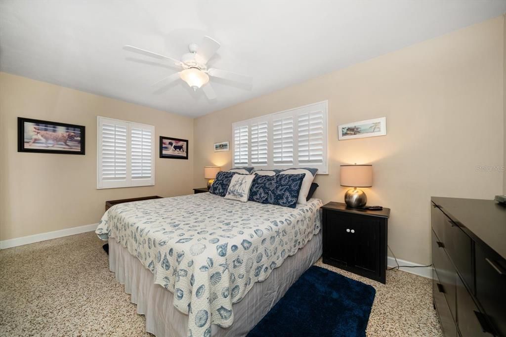 Activo con contrato: $445,000 (3 camas, 1 baños, 1330 Pies cuadrados)