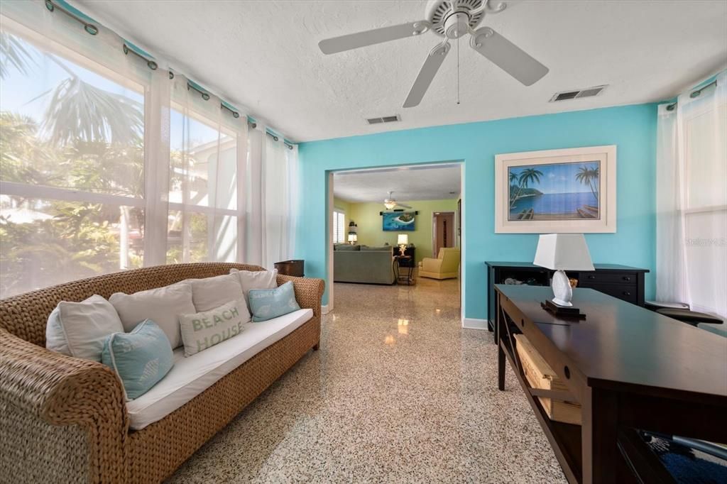 Activo con contrato: $445,000 (3 camas, 1 baños, 1330 Pies cuadrados)