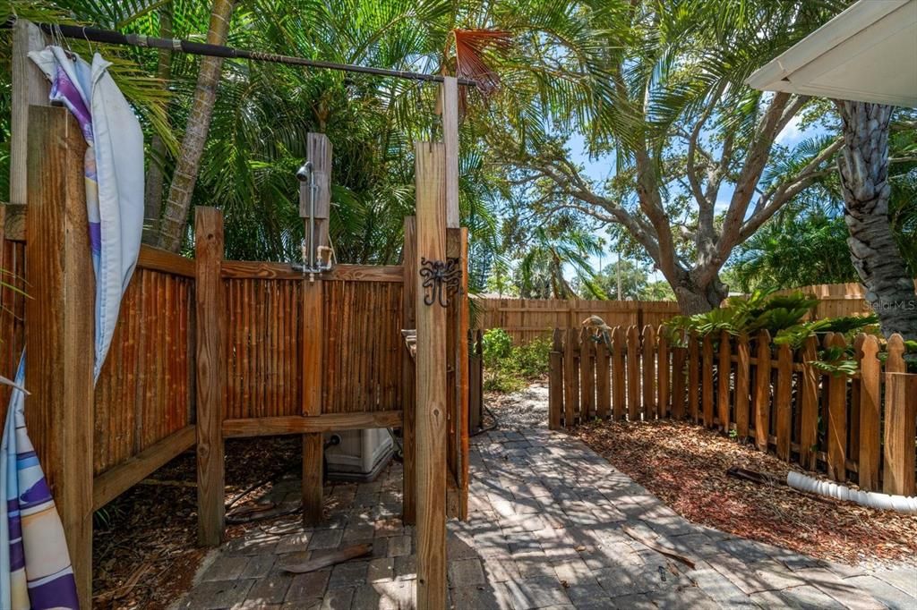 Activo con contrato: $445,000 (3 camas, 1 baños, 1330 Pies cuadrados)