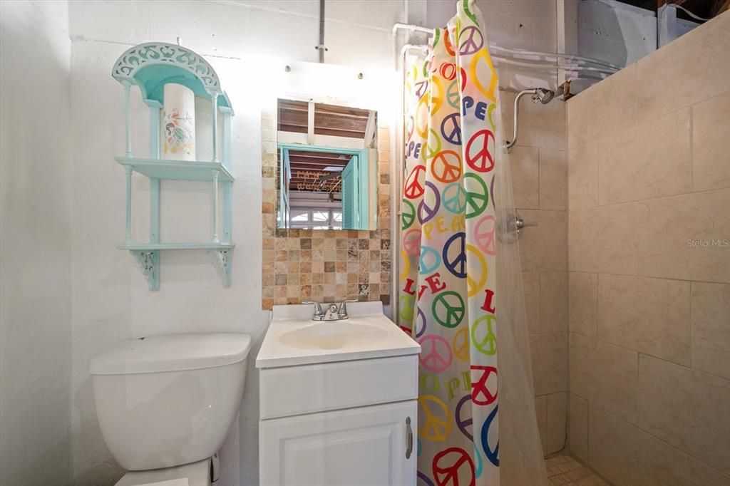 Activo con contrato: $445,000 (3 camas, 1 baños, 1330 Pies cuadrados)