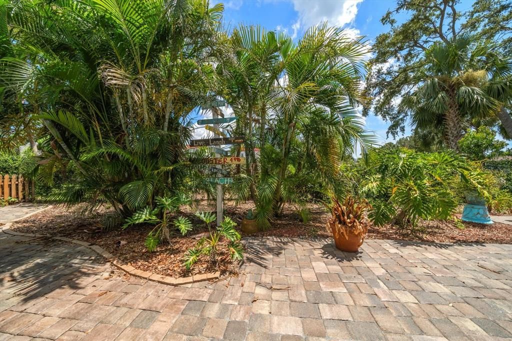 Activo con contrato: $445,000 (3 camas, 1 baños, 1330 Pies cuadrados)