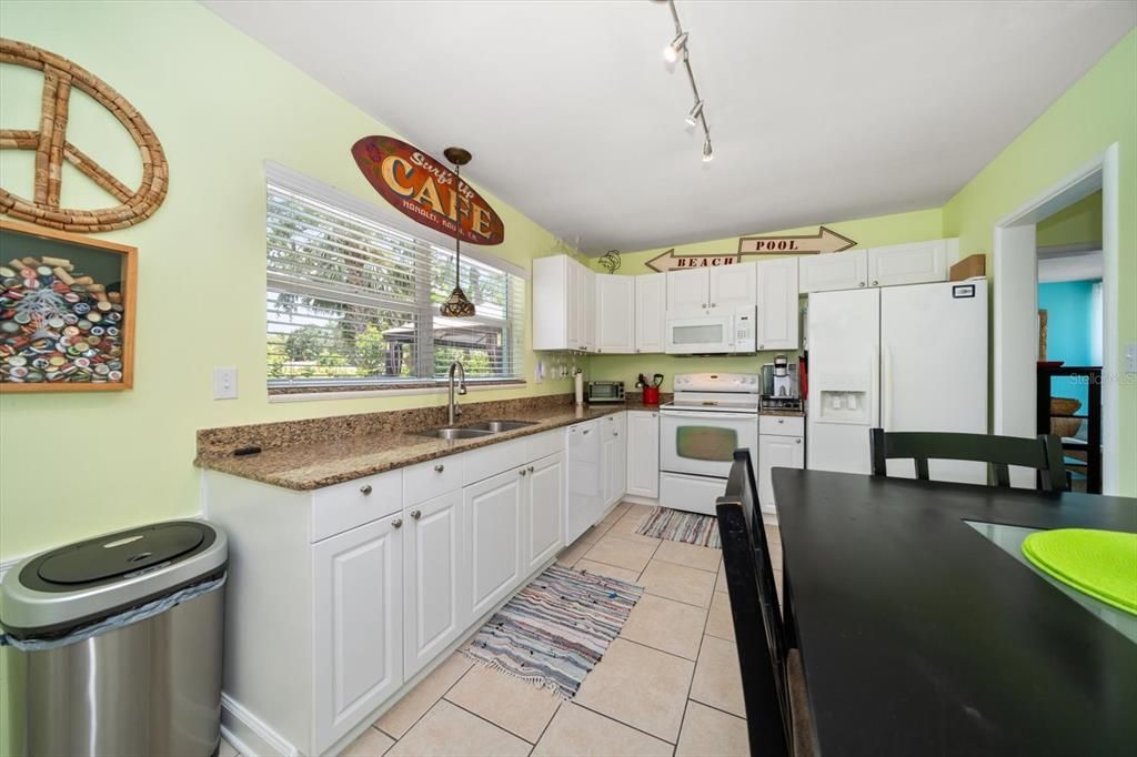 Activo con contrato: $445,000 (3 camas, 1 baños, 1330 Pies cuadrados)