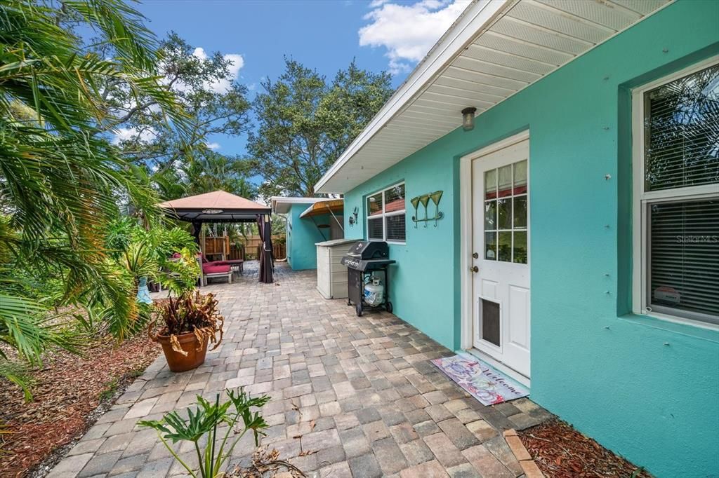 Activo con contrato: $445,000 (3 camas, 1 baños, 1330 Pies cuadrados)