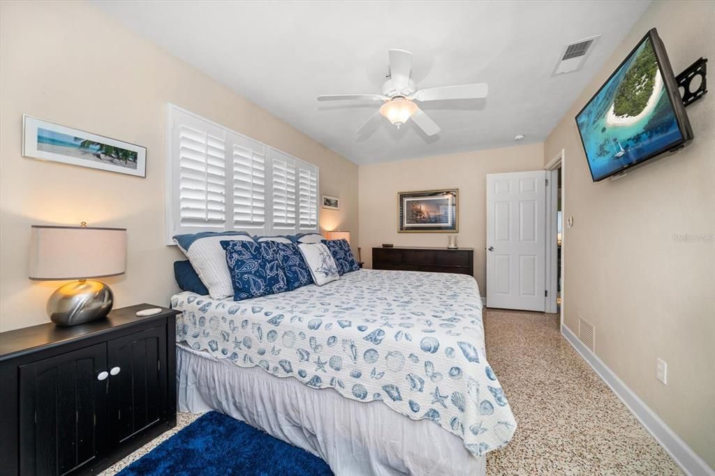 Activo con contrato: $445,000 (3 camas, 1 baños, 1330 Pies cuadrados)