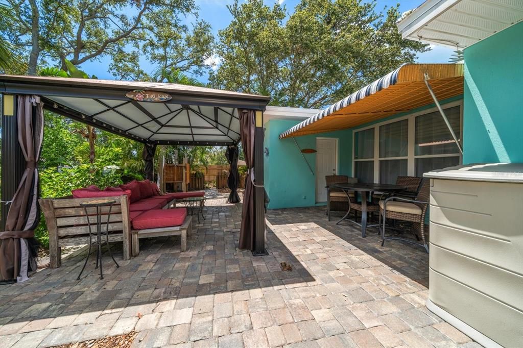Activo con contrato: $445,000 (3 camas, 1 baños, 1330 Pies cuadrados)