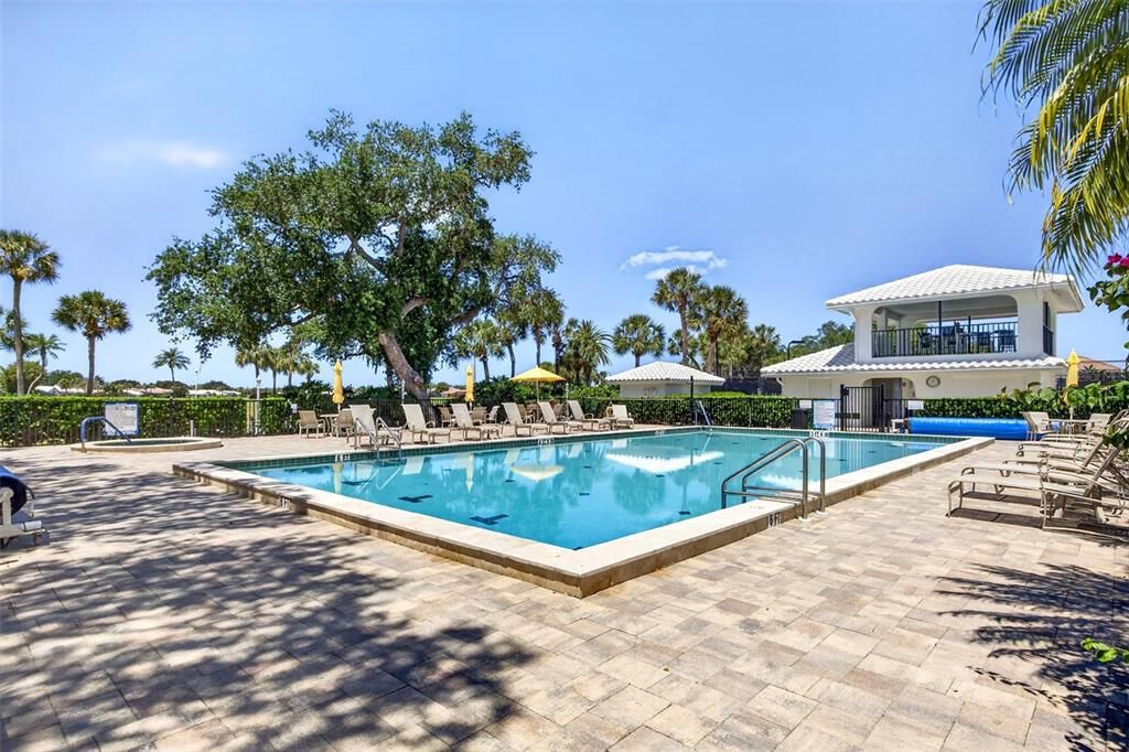 Activo con contrato: $549,000 (3 camas, 2 baños, 2176 Pies cuadrados)