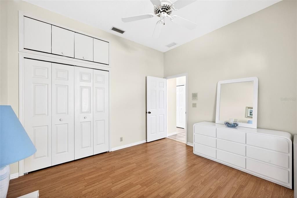 Activo con contrato: $549,000 (3 camas, 2 baños, 2176 Pies cuadrados)
