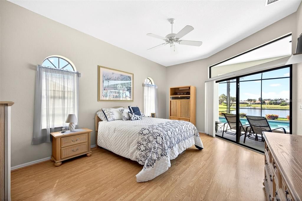 Activo con contrato: $549,000 (3 camas, 2 baños, 2176 Pies cuadrados)