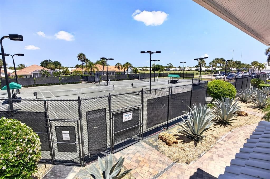 Activo con contrato: $549,000 (3 camas, 2 baños, 2176 Pies cuadrados)