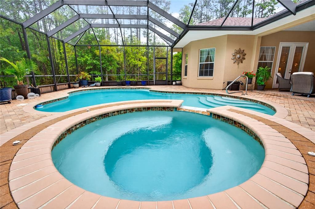 En Venta: $799,000 (3 camas, 3 baños, 4450 Pies cuadrados)