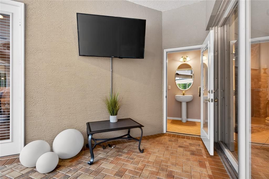 En Venta: $799,000 (3 camas, 3 baños, 4450 Pies cuadrados)
