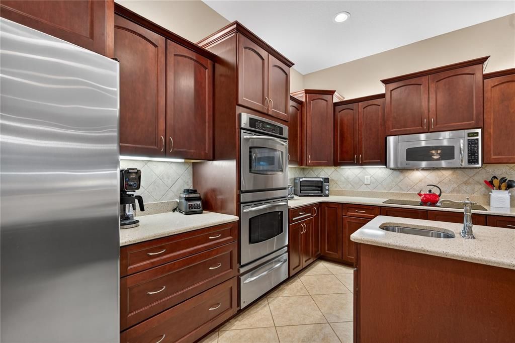 En Venta: $799,000 (3 camas, 3 baños, 4450 Pies cuadrados)