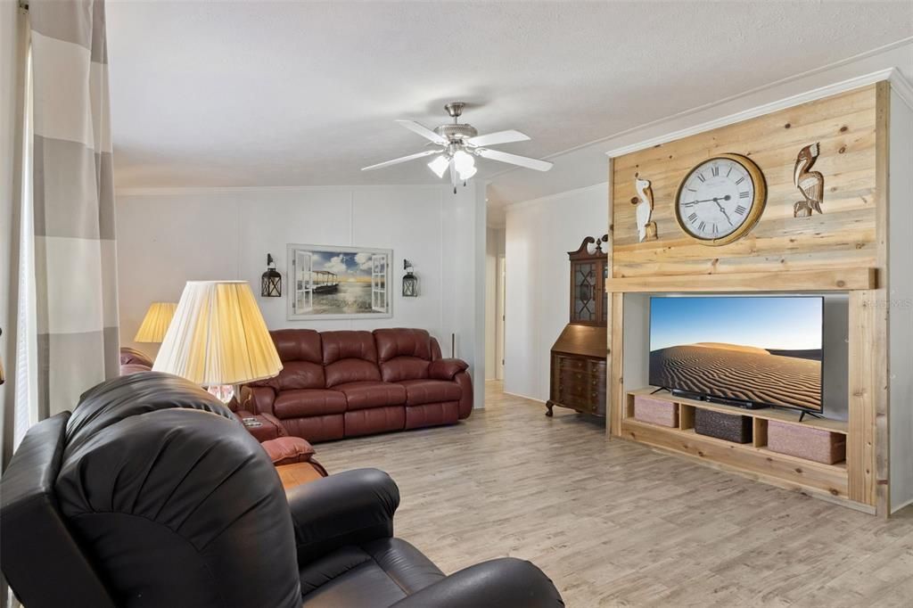 For Sale: $239,500 (3 beds, 2 baths, 1512 Square Feet)