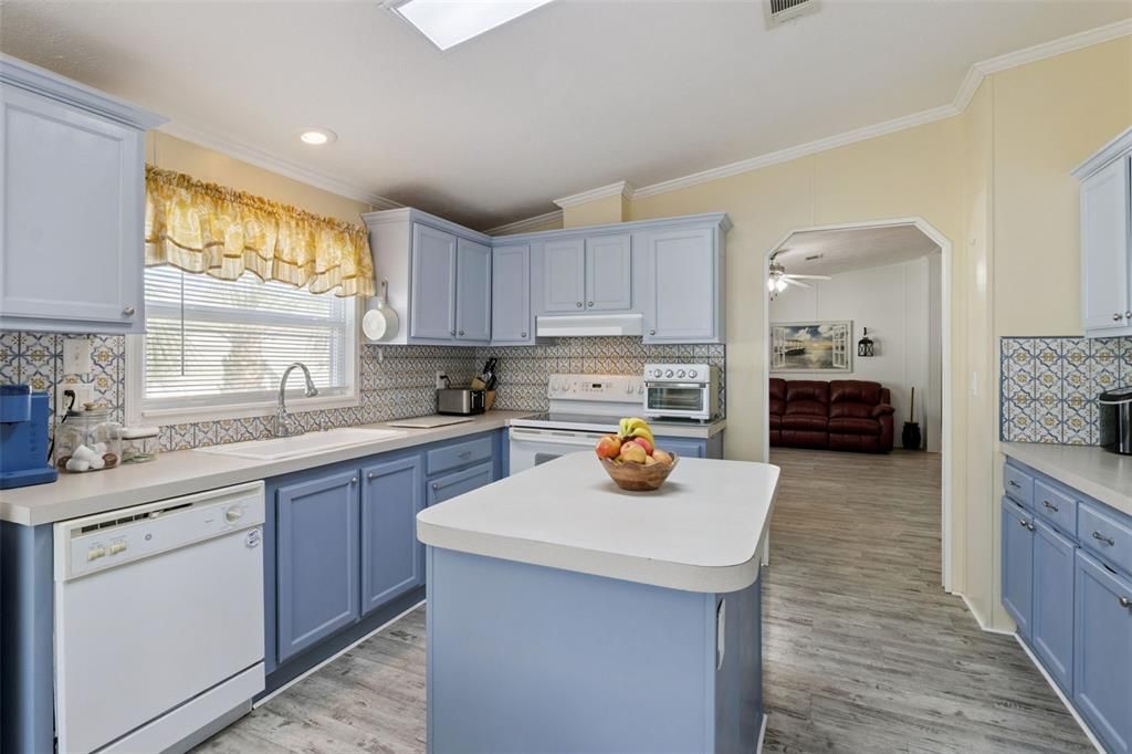 For Sale: $239,500 (3 beds, 2 baths, 1512 Square Feet)