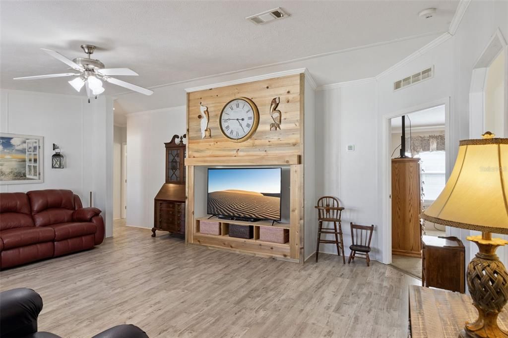 For Sale: $239,500 (3 beds, 2 baths, 1512 Square Feet)