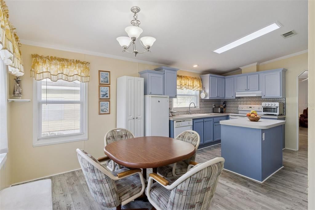 For Sale: $239,500 (3 beds, 2 baths, 1512 Square Feet)